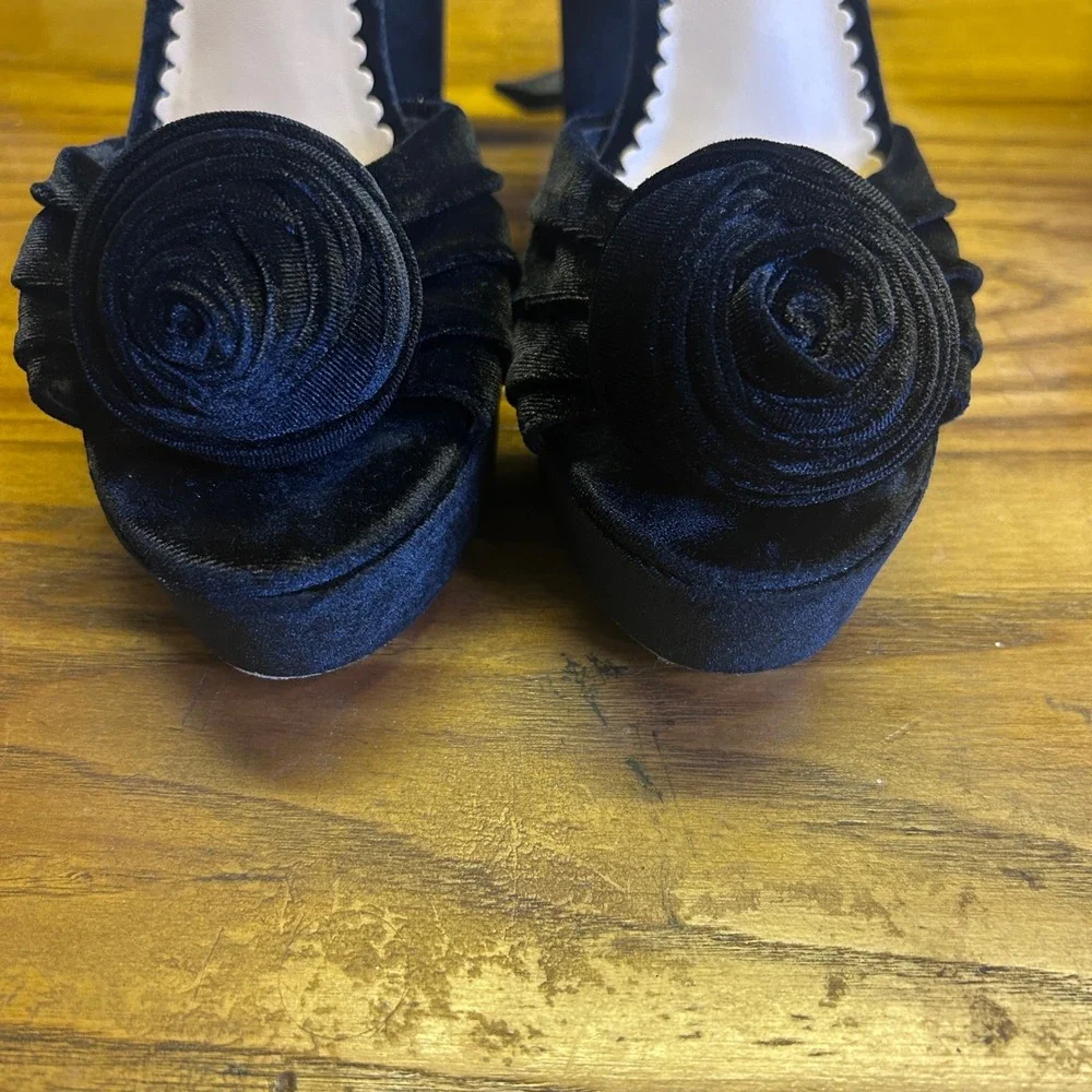 Antonio Melani Nicola Bathie Emilia Sandals 9M Black Velvet Rose‎ Platform heels